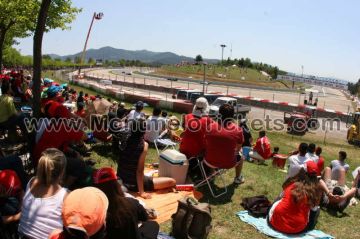 Stehplatz Zone der Kurve 4<br>Circuit de Barcelona-Catalunya <br> Grosser Preis F1 Spanien
